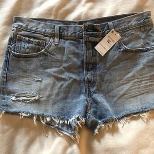NWT Levi’s cut offs 501. Size 32
